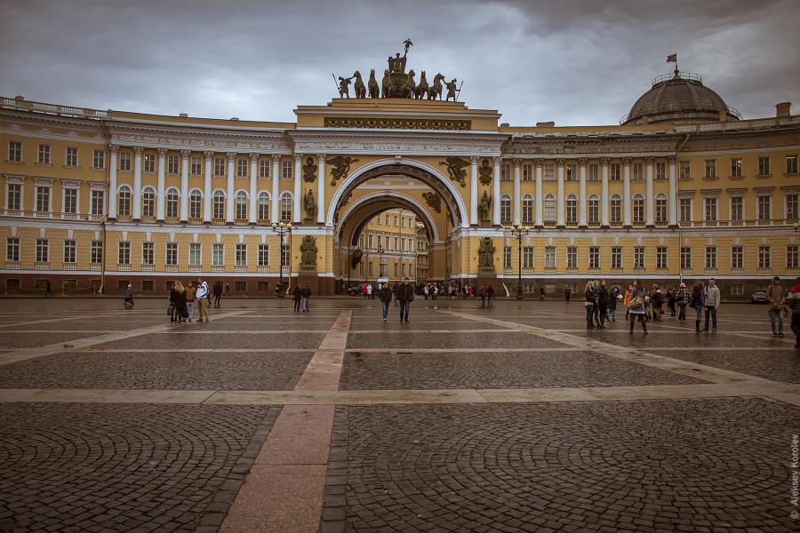 Триумфальная арка. Дворцовая площадь