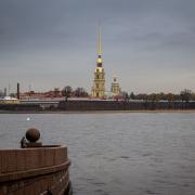 Вид на Петропавловскую крепость со стрелки