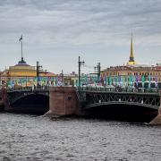 Дворцовый мост во время проведения международного Медиа Форума