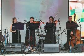 Молода и красива. 10 лет. Палех